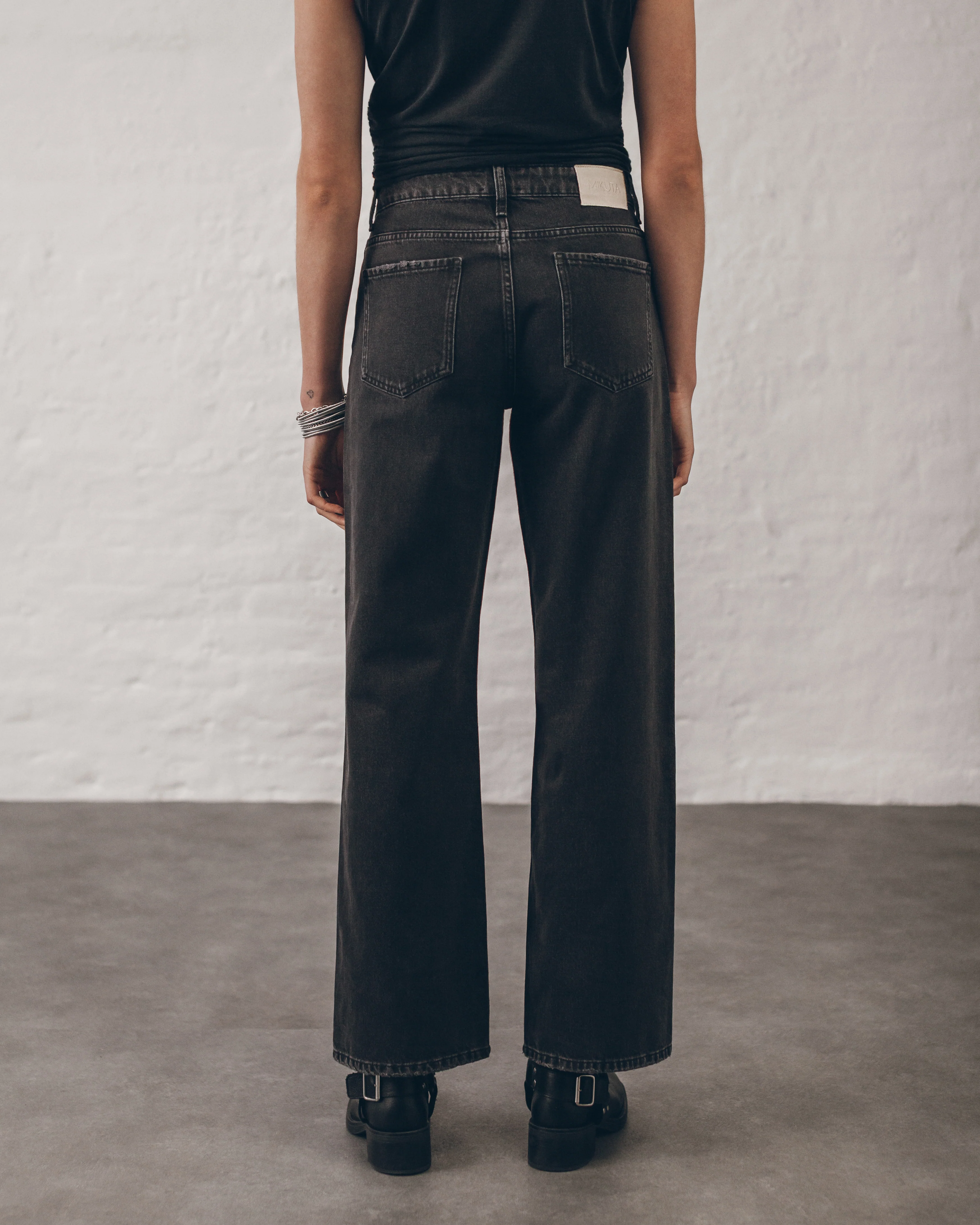 The Black Loose Jeans - Image 4