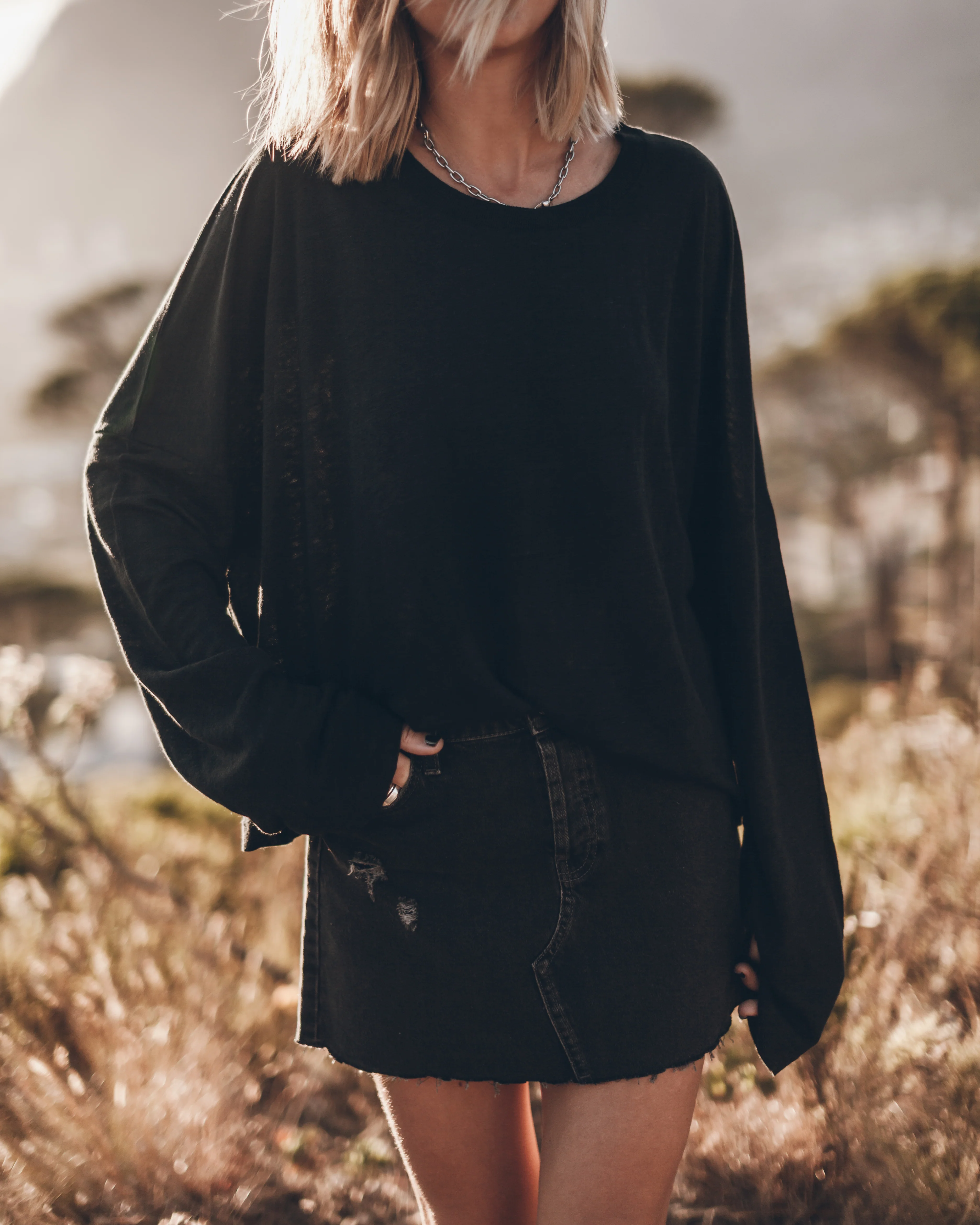 The Black Loose Linen Longsleeve - Image 4