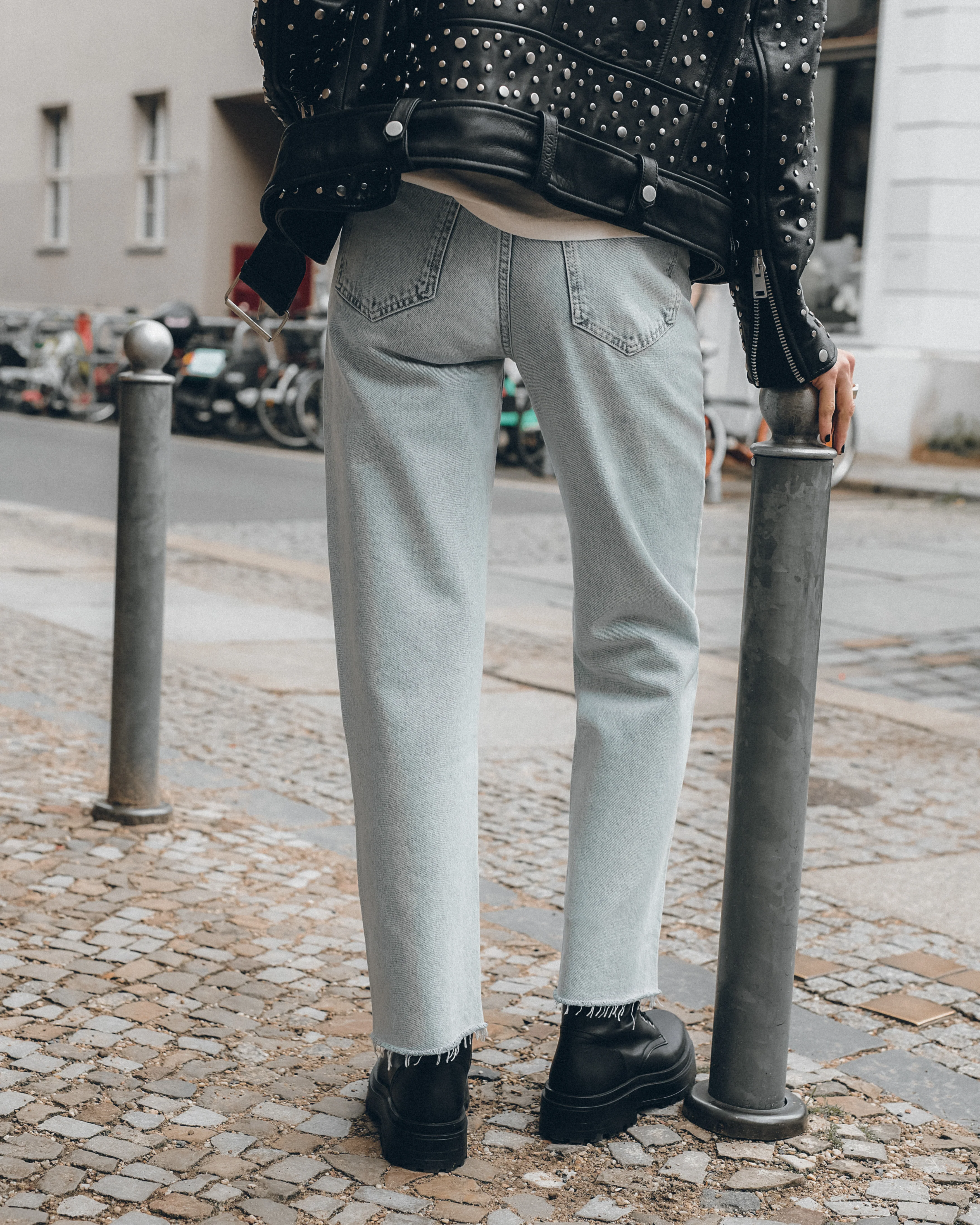 The Blue Cropped Straight Jeans - Image 4